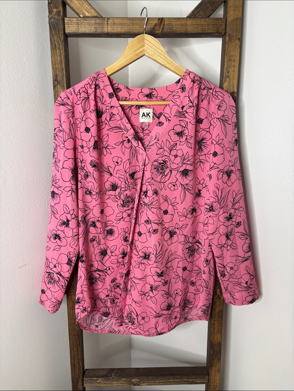 Anne Klein Pink Floral V-Neck Blouse Size S